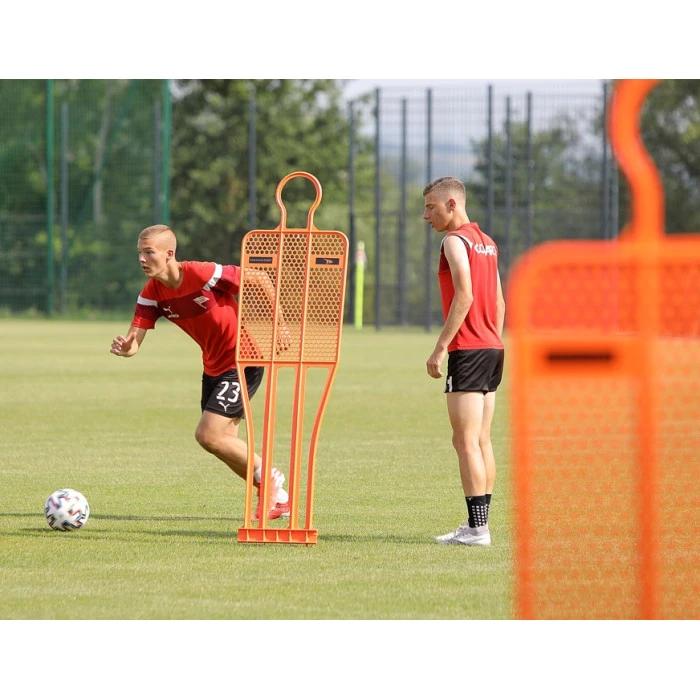 Манекен футболиста для тренировок YakimaSport Pro 180 см, оранжевый.