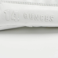 Перчатки боксерские с бинтами Leone GN111 THE GREATEST размер 10 унций, белые