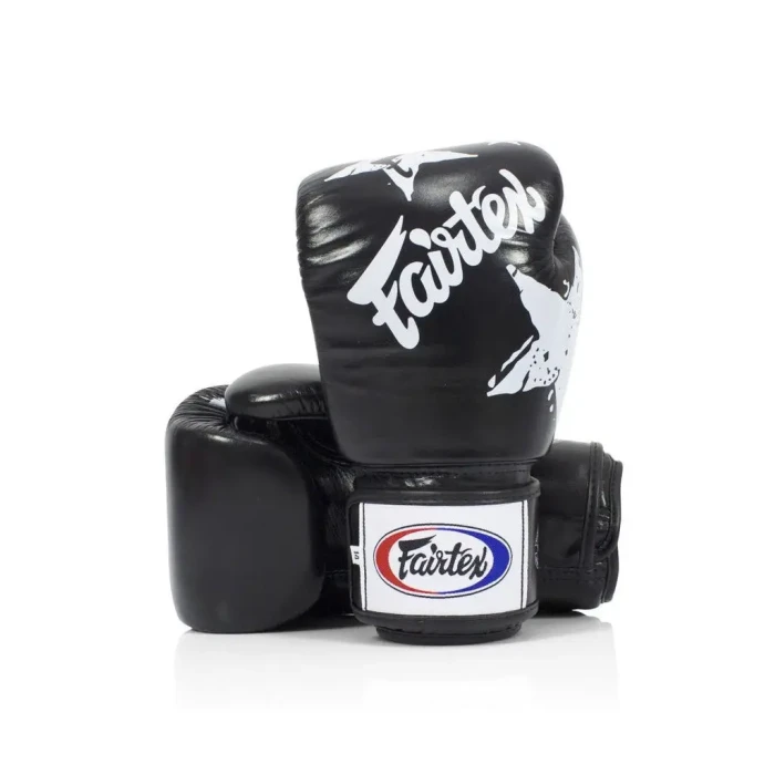 Перчатки боксерские с бинтами Fairtex BGV1 Nation Print 12 унций, черные
