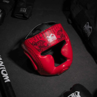 Шолом боксерський закритий з капою Phantom Muay Thai розмір універсальний, червоний