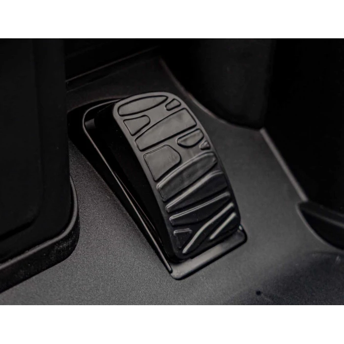 Дитяча акумуляторна машинка Maserati MC20 GT2 Чорна