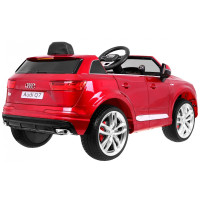 Детская аккумуляторная машинка Audi Q7 Quattro S-Line Красная