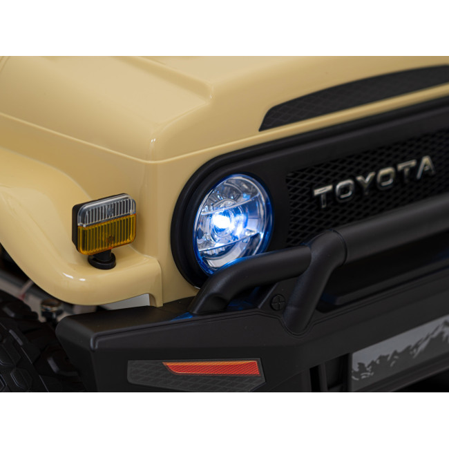 Toyota FJ Cruiser для детей бежевый + пульт дистанционного управления + полный привод + LED аудио + EVA + Free Start
