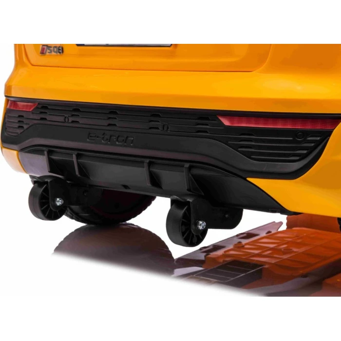 Дитяча акумуляторна машинка Audi SQ8 Жовта