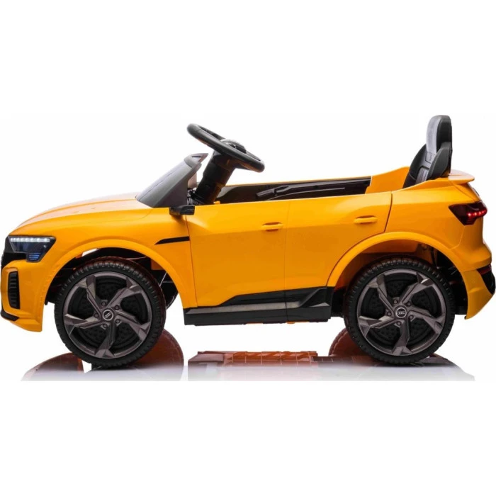 Дитяча акумуляторна машинка Audi SQ8 Жовта