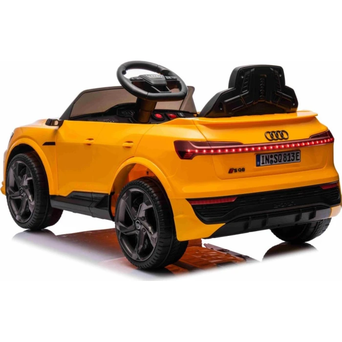 Дитяча акумуляторна машинка Audi SQ8 Жовта
