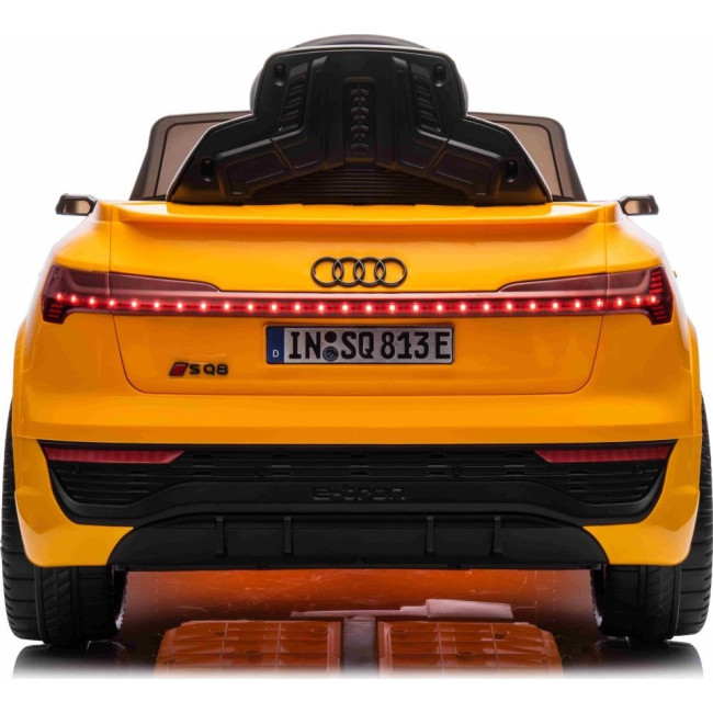 Детская аккумуляторная машинка Audi SQ8 Желтая