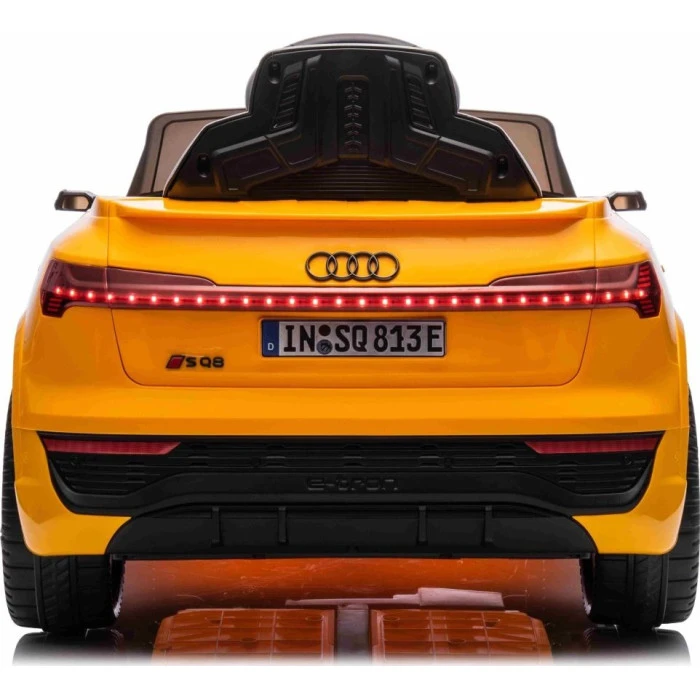 Дитяча акумуляторна машинка Audi SQ8 Жовта