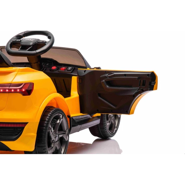 Дитяча акумуляторна машинка Audi SQ8 Жовта