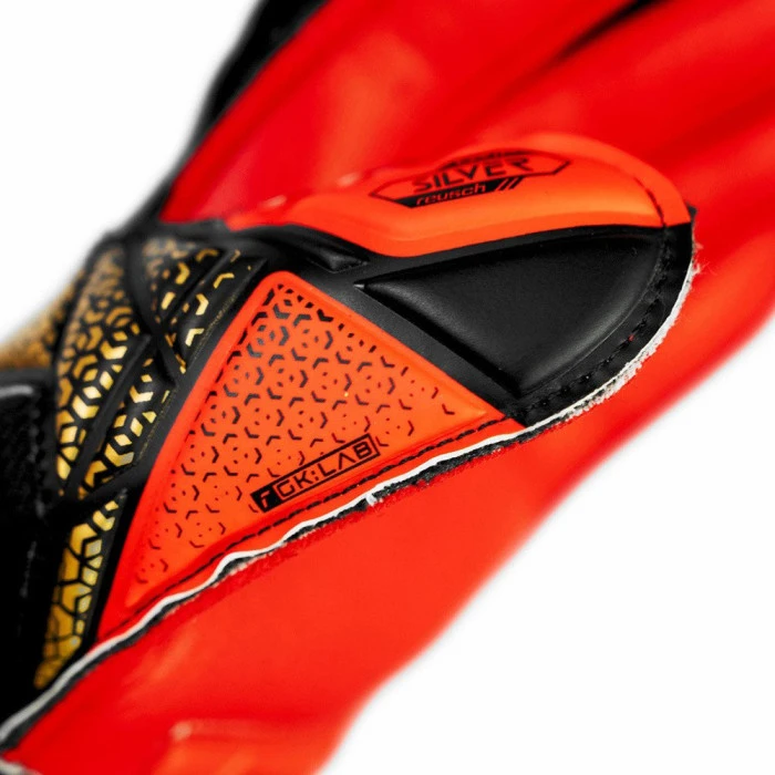 Перчатки вратарские Reusch Attrakt Silver Junior 5572215 7075 г.6,5, черно-красные