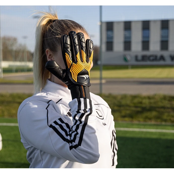 Перчатки вратарские Yakimasport PRO ONE р. 8, черно-оранжевые