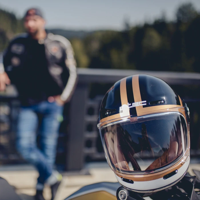 Мотоциклетный шлем W-TEC Fiber Glass Black - XXL (63-64)