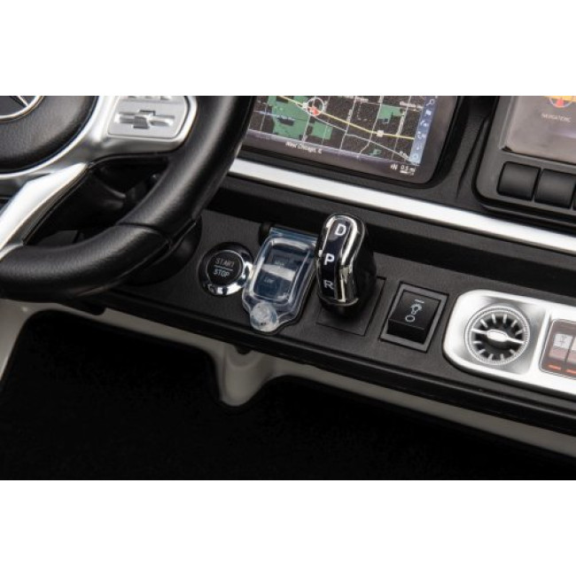 Детская аккумуляторная машинка Mercedes Benz G63 AMG XXL Белая
