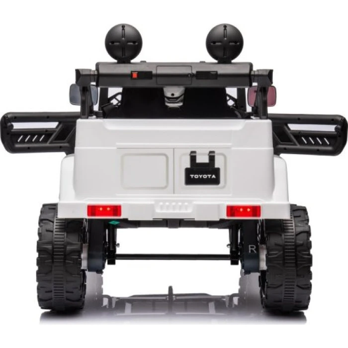 Дитяча акумуляторна машинка Toyota FJ Cruiser Біла