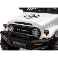 Дитяча акумуляторна машинка Toyota FJ Cruiser Біла