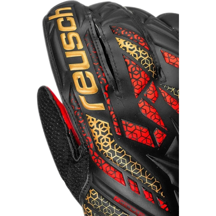 Перчатки вратарские Reusch Attrakt Solid 5570515 7075 г.7,5, красно-черные