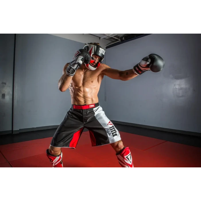 Шлем боксерский закрытый с капой TITLE MMA Command размер M, бело-красный