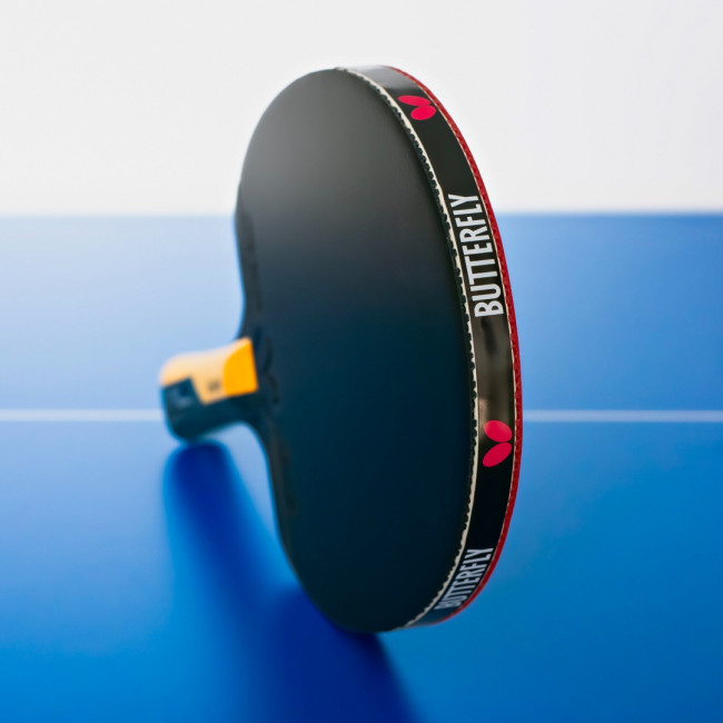 Ракетка для настольного тенниса BUTTERFLY Timo Boll Carbon, черно-красная.