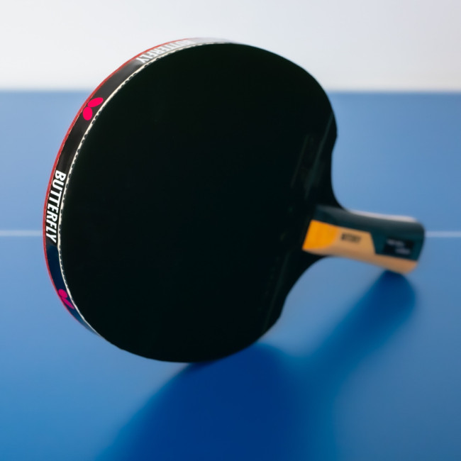 Ракетка для настольного тенниса BUTTERFLY Timo Boll Carbon, черно-красная.