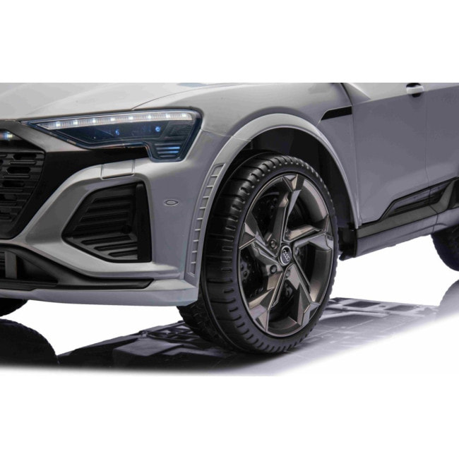 Дитяча акумуляторна машинка Audi SQ8 Сіра