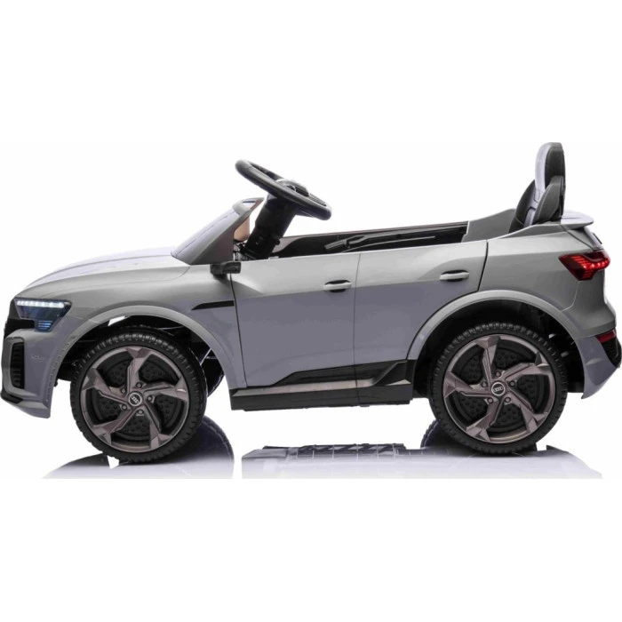 Дитяча акумуляторна машинка Audi SQ8 Сіра