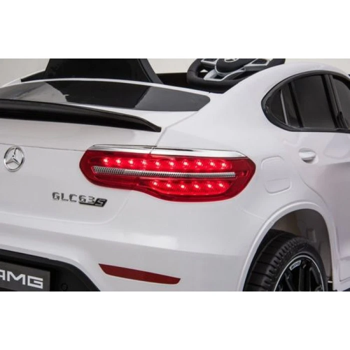 Детская аккумуляторная машинка Mercedes Benz GLC63S Белая