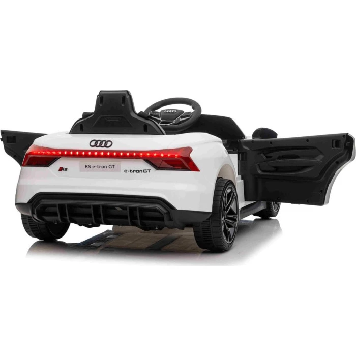 Детская аккумуляторная машинка Audi RS E-Tron GT Белая