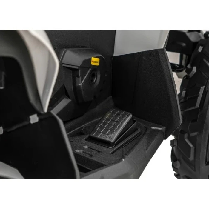 Детский аккумуляторный квадроцикл Maverick Quad Белый