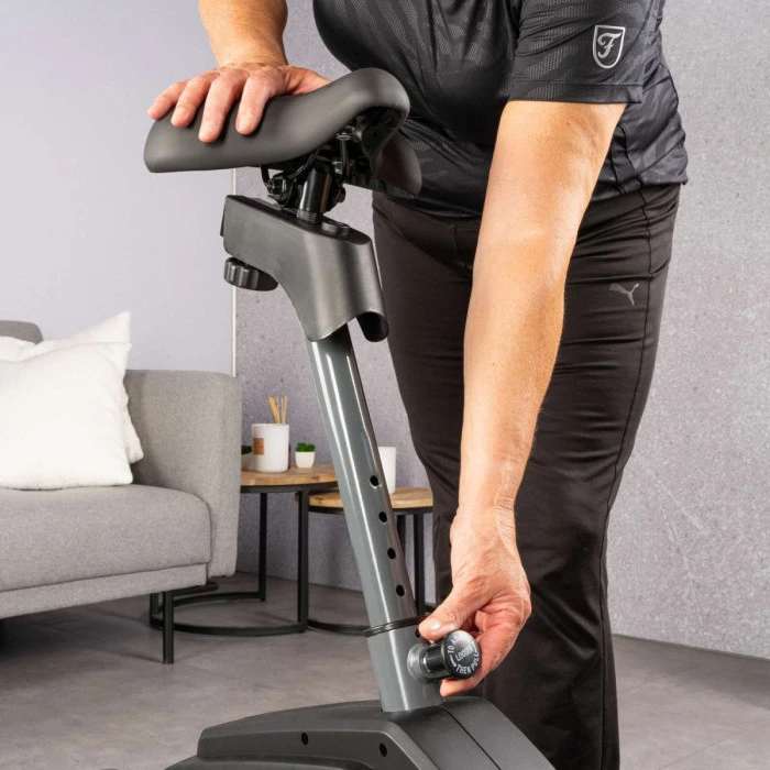 Велотренажер магнитный TUNTURI CARDIO FIT B40