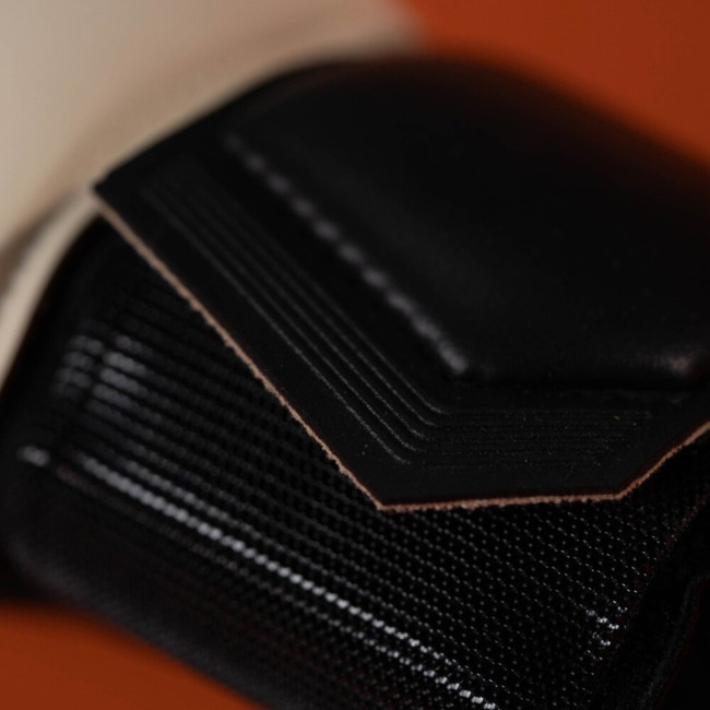 Перчатки вратарские Uhlsport Speed Contact Absolutgrip Reflex 101126201 г.8, черные