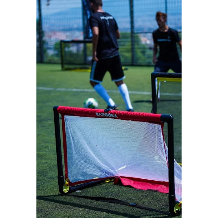 Ворота футбольные BAZOOKAGOAL 120 x 75 см, черно-красные.