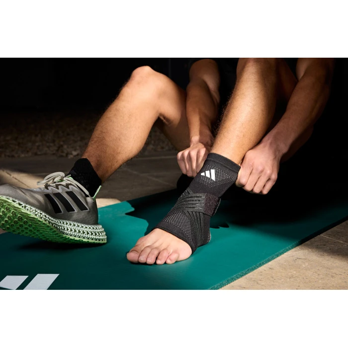 Гомілковостопного підтримка суглоба Adidas Aeroready Innwell, чорний
