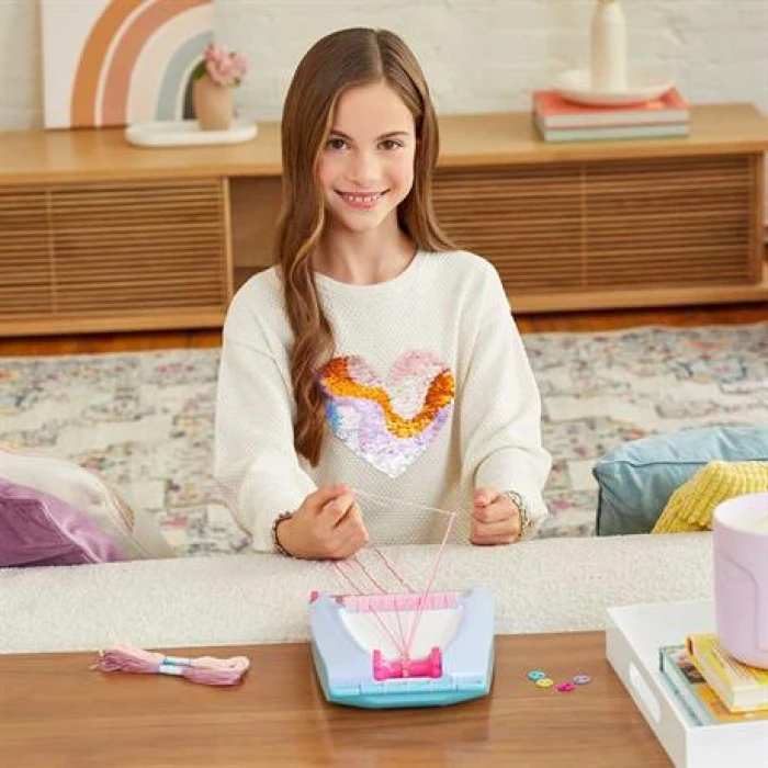 Набор для плетения браслетов со станком Make it Real Лучшие друзья 100 эл. (MR1457)