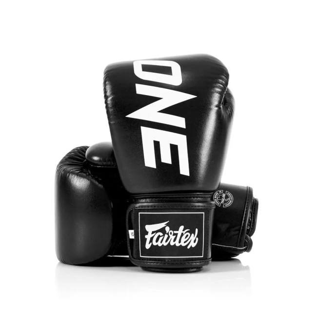 Перчатки боксерские кожаные с бинтами Fairtex BGV1-ONE 14 унций, черные