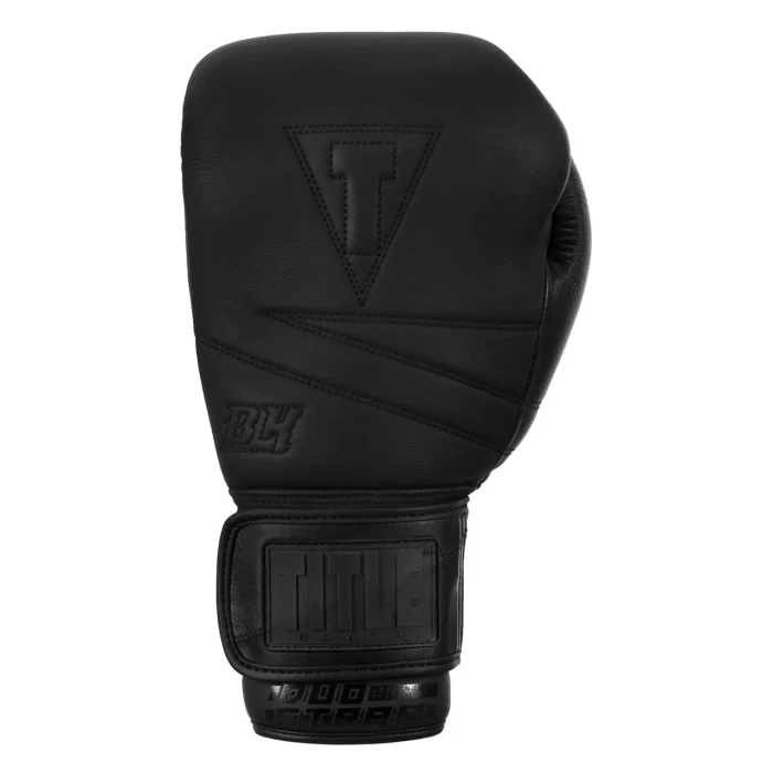 Перчатки боксерские кожаные с бинтами TITLE Black Bolstered размер 16 унций, черные