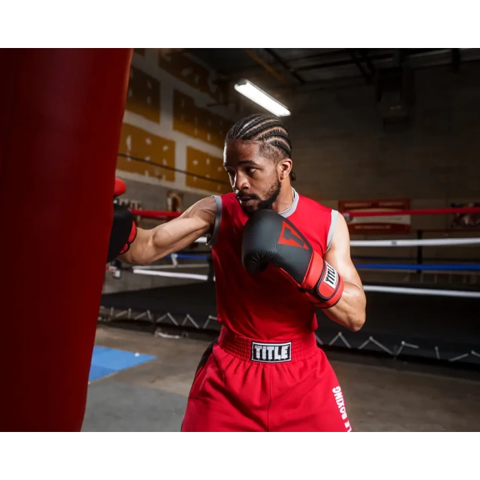 Рукавички боксерські шкіряні з бинтами TITLE Boxing Guts and Glory розмір 12 унцій, чорно-червоні