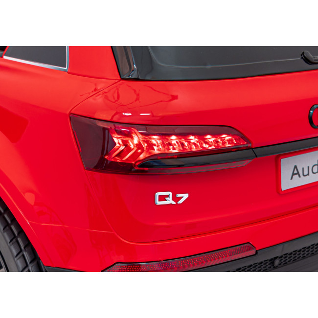 Детская аккумуляторная машинка Audi Q7 NEW LIFT Красная