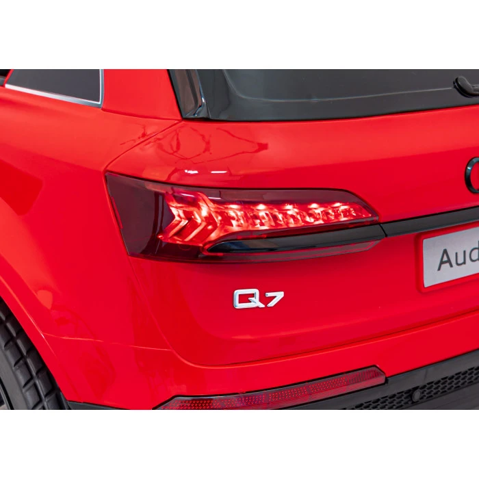 Детская аккумуляторная машинка Audi Q7 NEW LIFT Красная