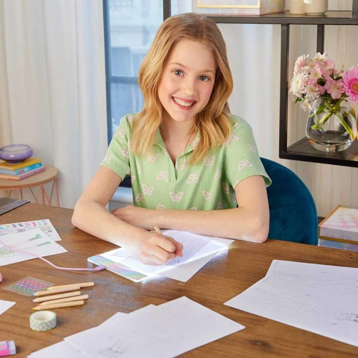 Набір для створення модних колекцій Make it Real Зі світловим планшетом