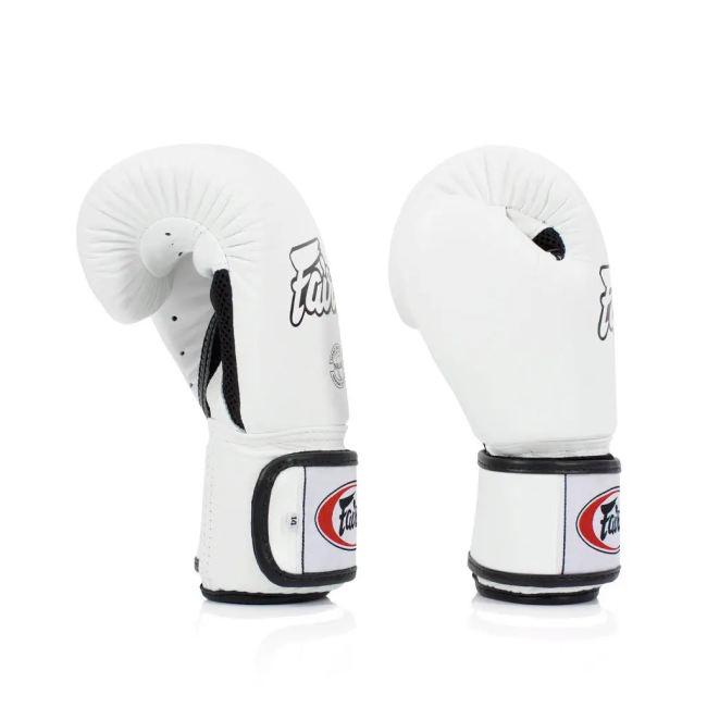 Перчатки боксерские с бинтами Fairtex BGV1 14 унций, белые