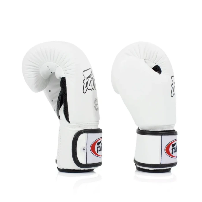 Перчатки боксерские с бинтами Fairtex BGV1 14 унций, белые