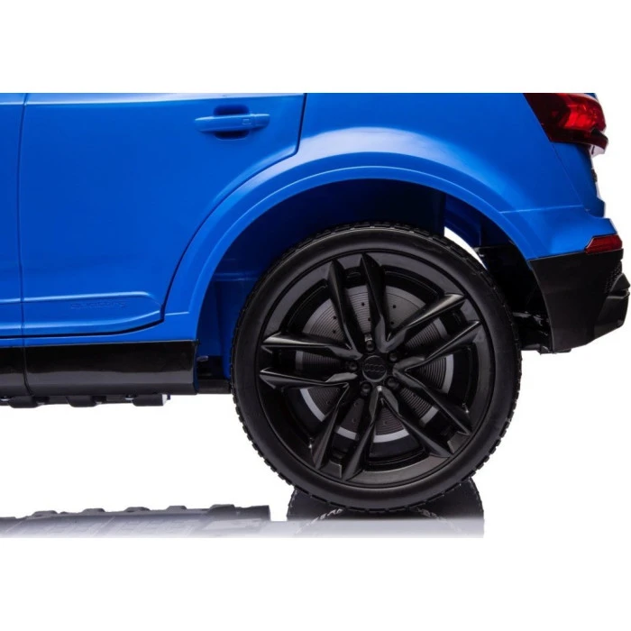 Детская аккумуляторная машинка Audi Q7 NEW LIFT Синяя