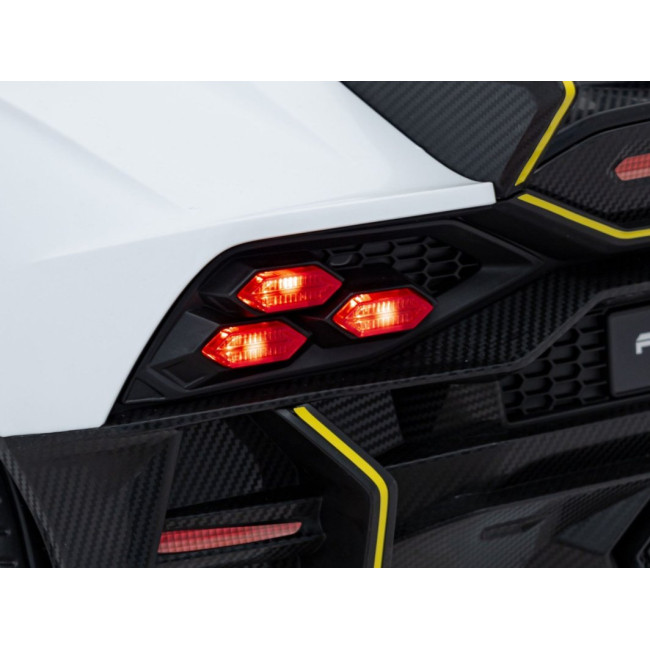 Детская аккумуляторная машинка Lamborghini Invencible Белая