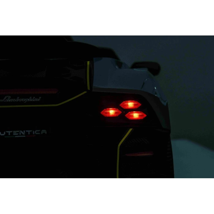 Дитяча акумуляторна машинка Lamborghini Invencible Біла