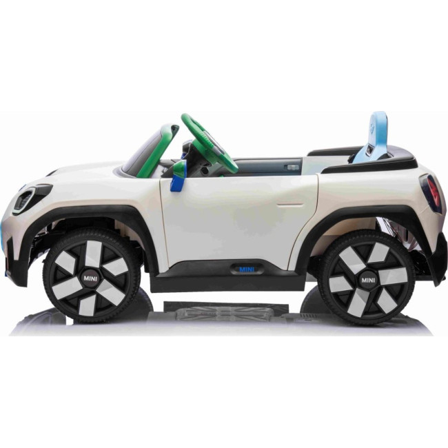 Детская аккумуляторная машинка Mini Concept Aceman Белая