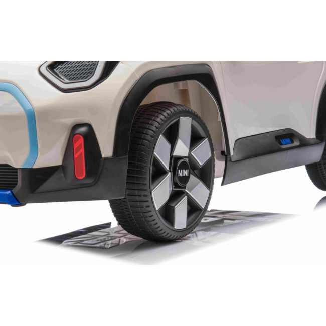 Детская аккумуляторная машинка Mini Concept Aceman Белая