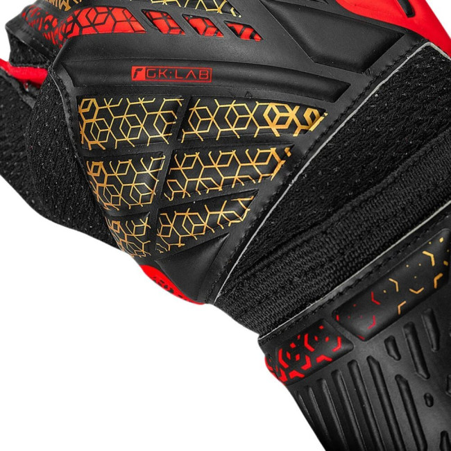 Рукавички воротарські Reusch Attrakt Solid 5570515 7075 р.9, червоно-чорні