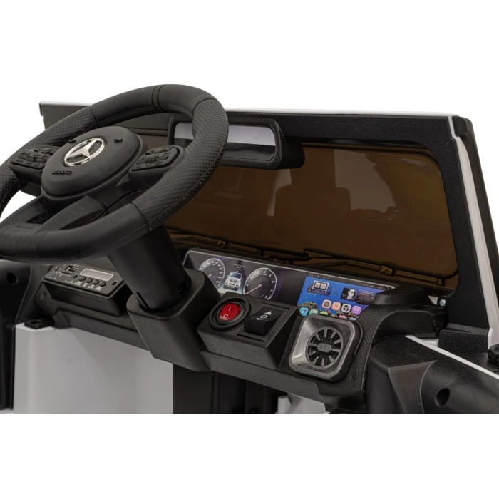 Дитяча акумуляторна машинка Mercedes AMG G63. Біла