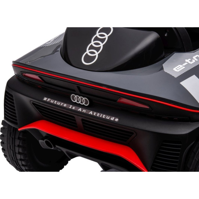 Детская аккумуляторная машинка Audi RSQ E-TRON Серая
