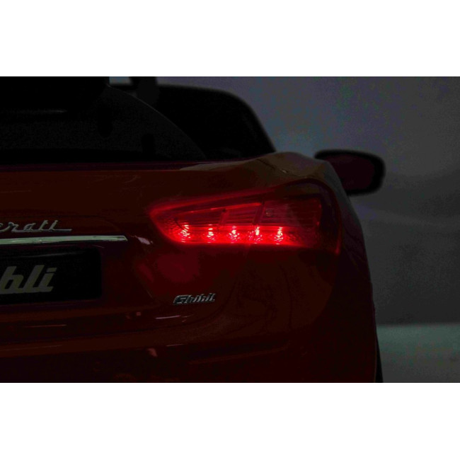 Дитяча акумуляторна машинка Maserati Ghibli на акумуляторі Червона